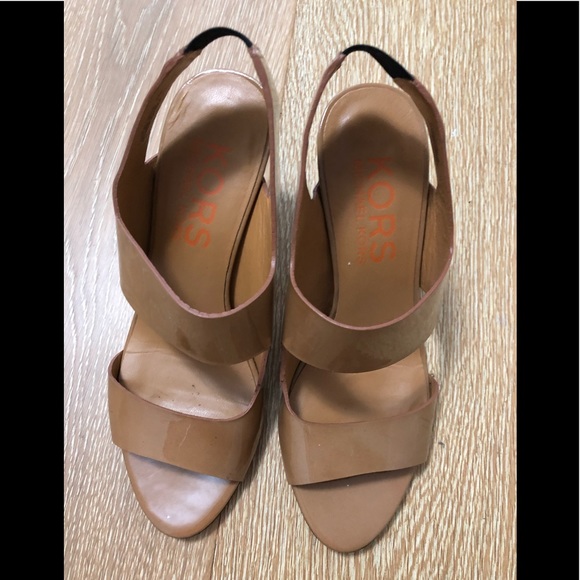 Michael Kors Shoes - MK / Ladies Tan Patent Shoes/ Size7M/ Worn